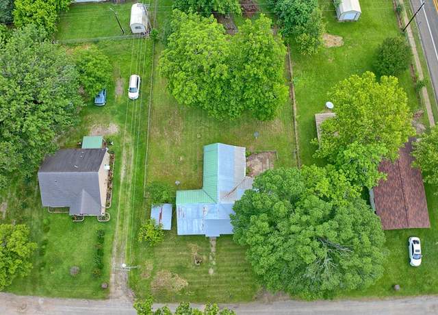Property at 204 W Magnolia St, Pineland, TX 75968, 2 beds, 1 bath