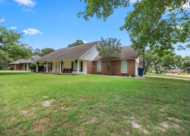 Property at 112 Lewellin Pl, Lufkin, TX 75904, 3 beds, 2 baths
