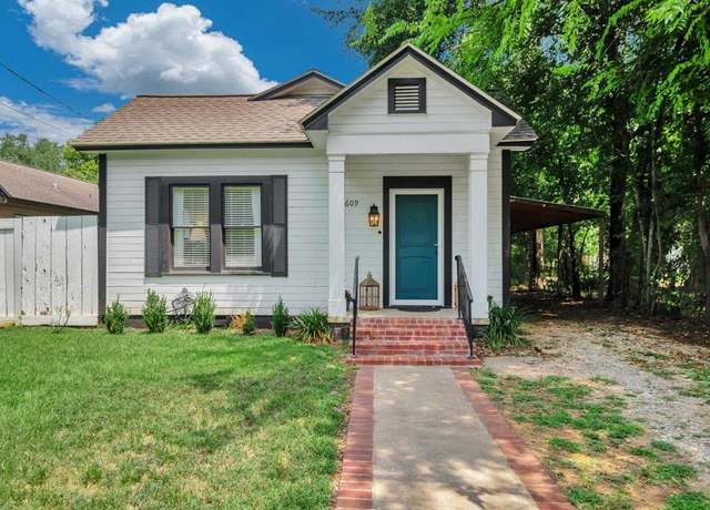 Property at 609 King St, Nacogdoches, TX 75961, 2 beds, 1 bath