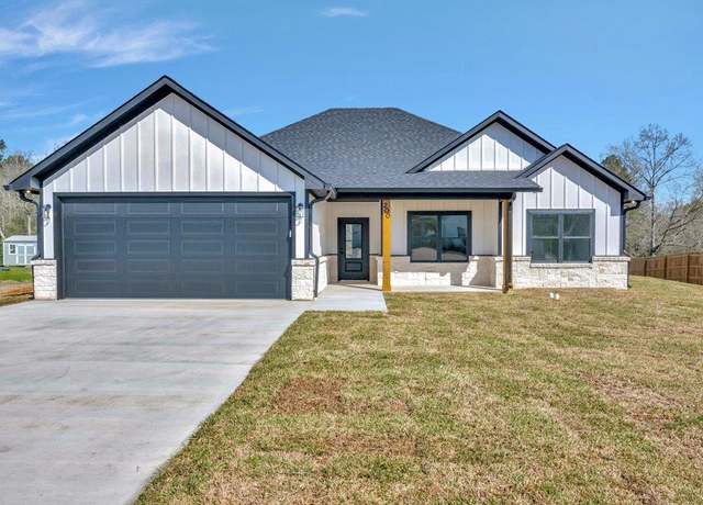 Property at 200 Shady Oaks Dr, Hudson, TX 75904, 4 beds, 2 baths