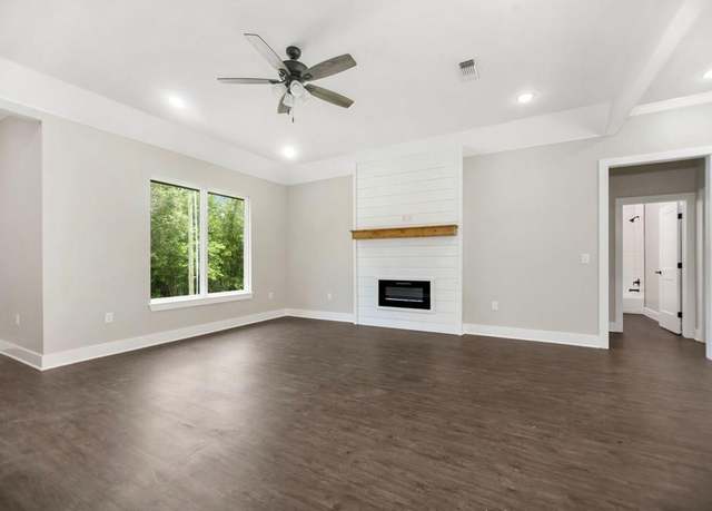 Property at 317 Shirey Ln, Lufkin, TX 75904, 3 beds, 2 baths