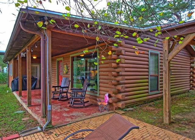 Property at 125 Lochwood Ln, Hemphill, TX 75948, 2 beds, 2.5 baths
