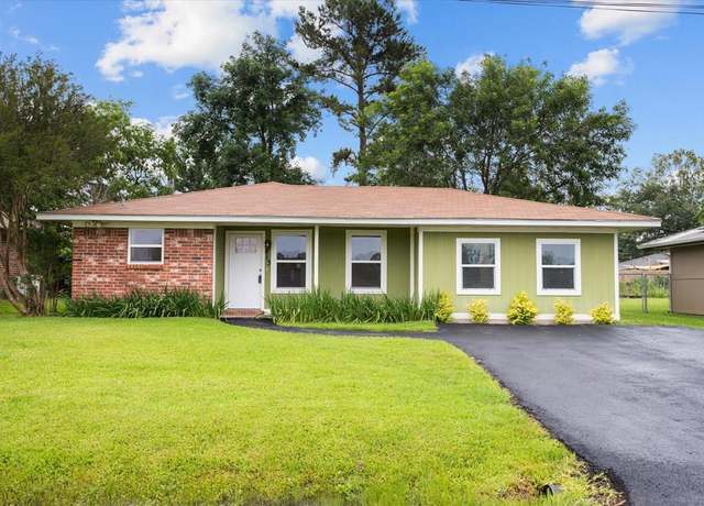 Property at 413 Linn St, Huntington, TX 75949, 4 beds, 1.5 baths