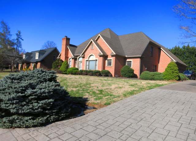 Property at 932 Colonial Dr Dr, Morristown, TN 37814, 3 beds, 2.5 baths