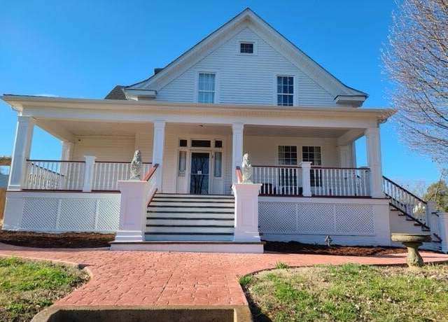 Property at 721 E 1st St N, Morristown, TN 37814, 7 beds, 5 baths