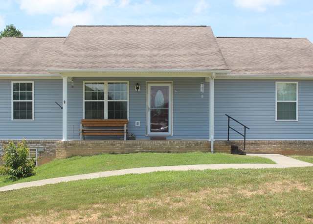 Property at 852 Quiet Oaks Way, Dandridge, TN 37725, 3 beds, 2 baths