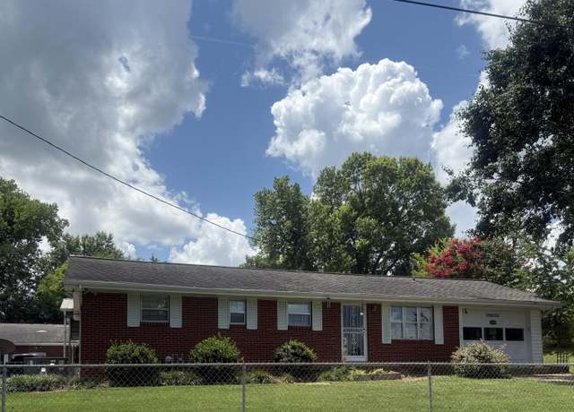 Property at 139 Easy St, Newport, TN 37821, 3 beds, 1.5 baths