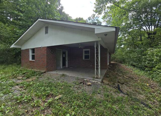 Property at 260 Collins St, Sneedville, TN 37869, 3 beds, 1.5 baths