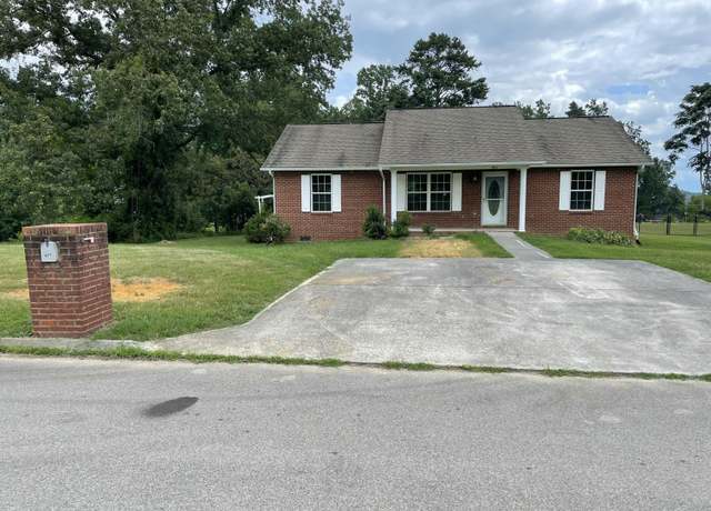 Property at 825 Quiet Oaks Way, Dandridge, TN 37725, 3 beds, 2 baths