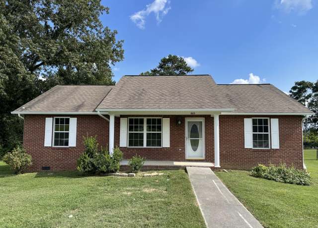 Property at 825 Quiet Oaks Way, Dandridge, TN 37725, 3 beds, 2 baths
