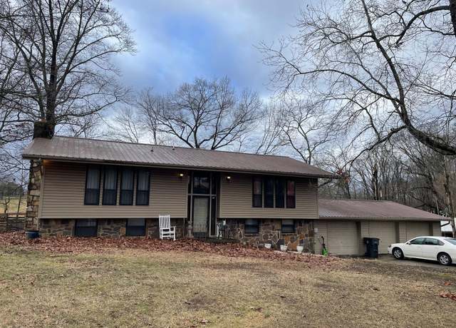 Property at 1600 Lake Park Cir, Morristown, TN 37814, 3 beds, 2 baths