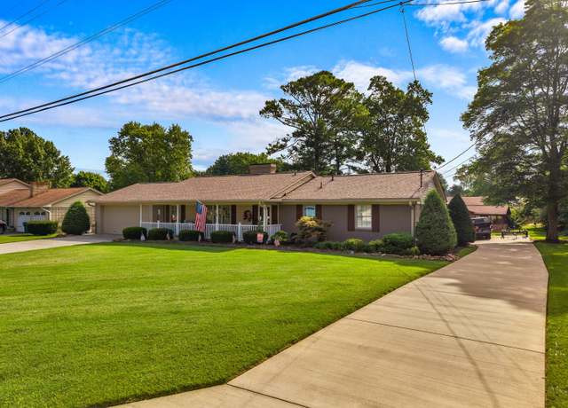 Property at 523 Poplar St, Morristown, TN 37813, 3 beds, 2.5 baths