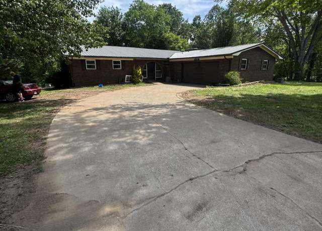 Property at 828 Bear Springs Rd, Morristown, TN 37814, 3 beds, 2.5 baths
