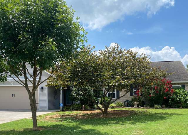 Property at 1635 Sams Dr, Dandridge, TN 37725, 3 beds, 2 baths