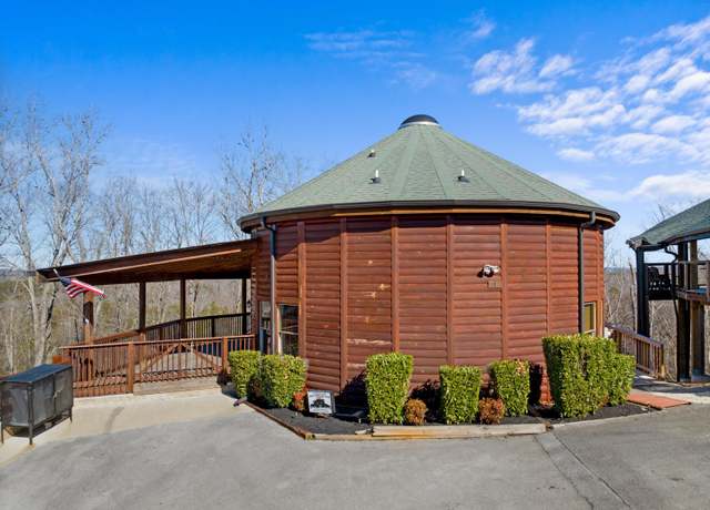 Property at 1088 Towering Oaks Drive Dr, Sevierville, TN 37876, 2 beds, 3 baths