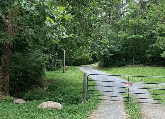 Property at 3107 Mutton Hollow Rd, Kodak, TN 37764