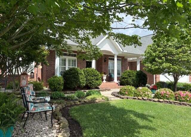 Property at 2657 Lakemoore Dr, Morristown, TN 37814, 4 beds, 2.5 baths