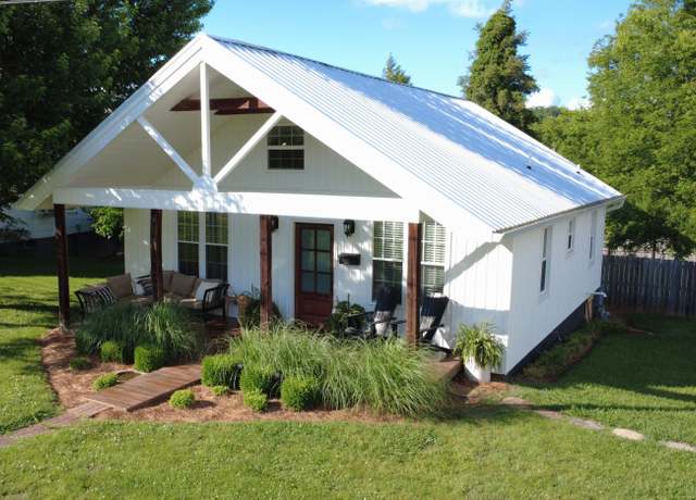 Property at 522 3rd Street St, Newport, TN 37821, 3 beds, 2 baths
