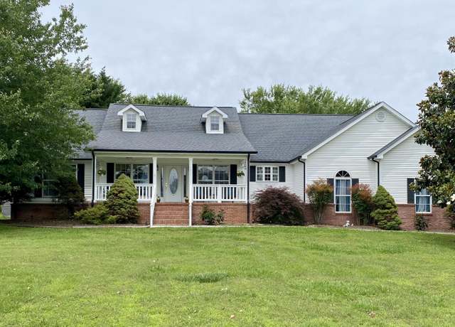 Property at 1957 Lakebrook Cir, Dandridge, TN 37725, 3 beds, 2.5 baths