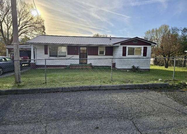 Property at 806 Brummit St, Rogersville, TN 37857, 3 beds, 1 bath
