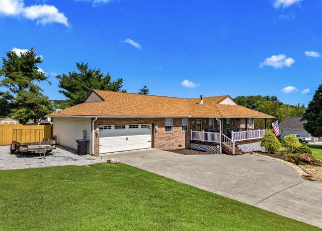 Property at 1614 Sams Dr, Dandridge, TN 37725, 3 beds, 2 baths