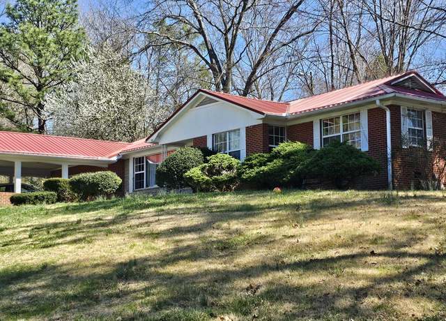 Property at 1621 S Cumberand St, Morristown, TN 37813, 3 beds, 2 baths