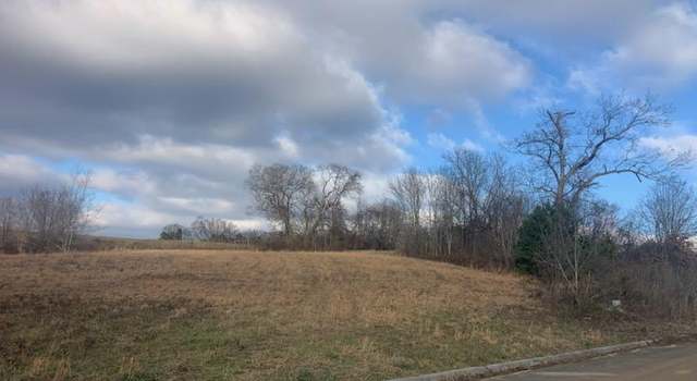 Photo of 305 Eagle Claw Ln, Dandridge, TN 37725