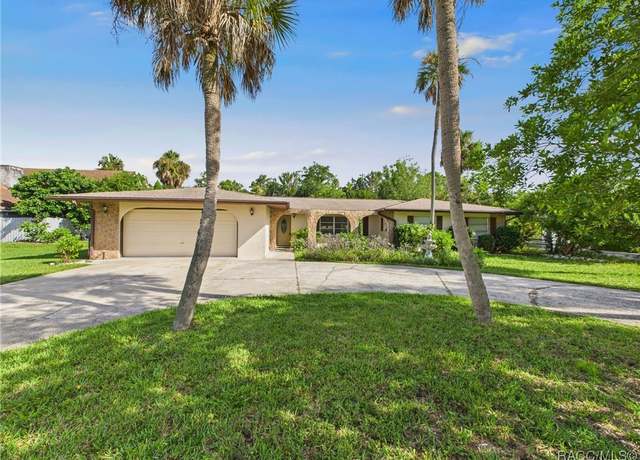 Property at 10125 W Halls River Rd, Homosassa, FL 34448, 3 beds, 2.5 baths