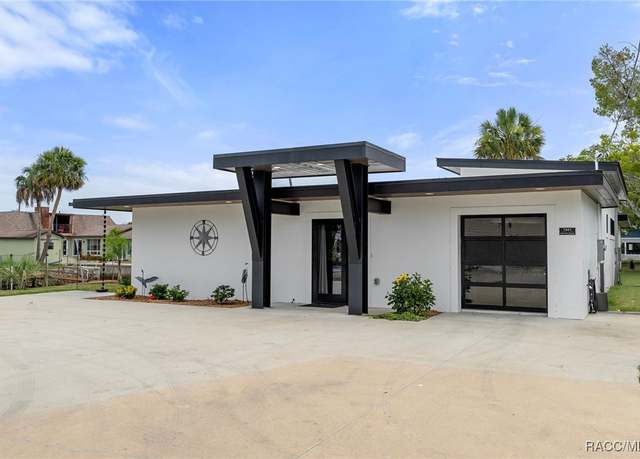 Property at 1941 NW 17th St, Crystal River, FL 34428, 2 beds, 2.5 baths