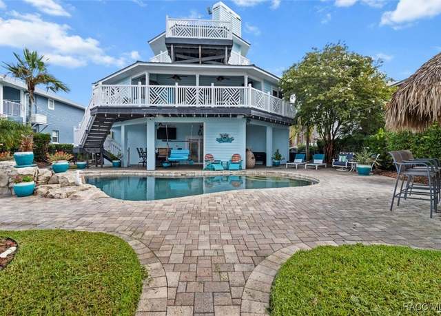 Property at 2030 NW 15th St, Crystal River, FL 34428, 4 beds, 3 baths