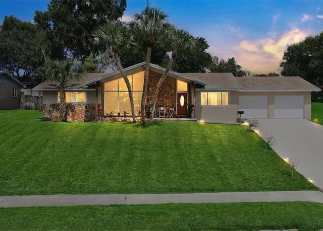 Property at 1316 Lake Ariana Blvd, Auburndale, FL 33823, 3 beds, 2.5 baths
