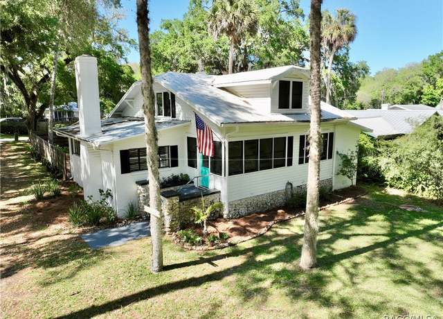 Property at 6114 Riverside Dr, Yankeetown, FL 34498, 3 beds, 2 baths