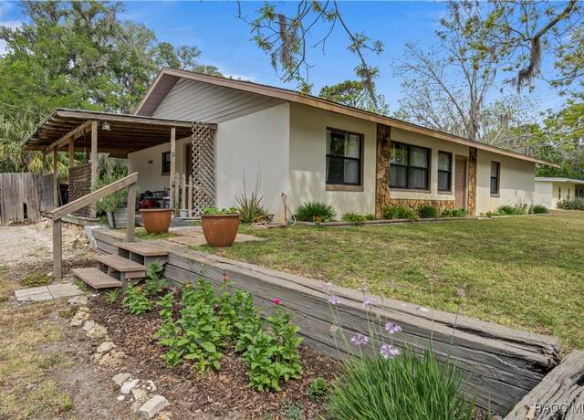 Property at 5 51st St, Yankeetown, FL 34498, 3 beds, 2 baths