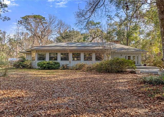 Property at 22347 Golden Retriever Ln, Brooksville, FL 34601, 3 beds, 2 baths