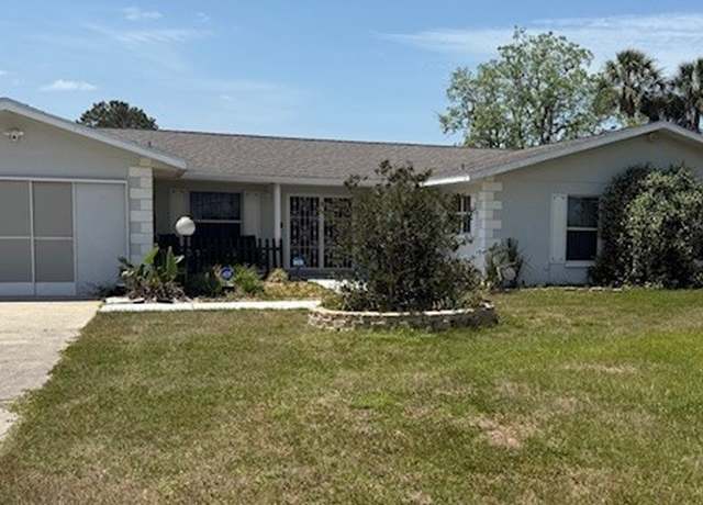 Property at 818 N Country Club Dr, Crystal River, FL, 5 beds, 3 baths