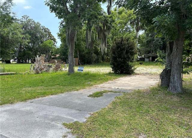 Property at 563 NW 8th Ave, Crystal River, FL 34428