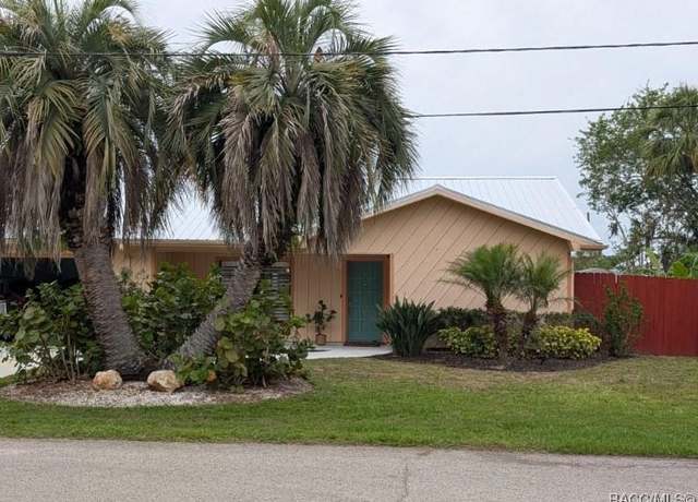 Property at 1202 SE 5th Ave, Crystal River, FL 34429, 2 beds, 2 baths