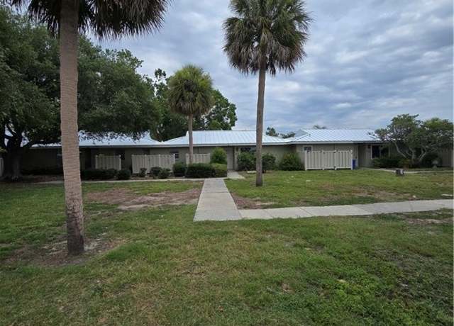 Property at 11286 W Bayshore Dr, Crystal River, FL 34429, 2 beds, 2 baths