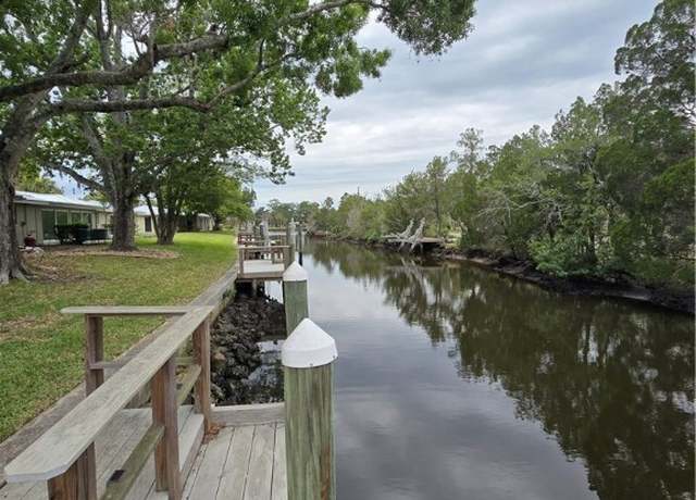Property at 11286 W Bayshore Dr, Crystal River, FL 34429, 2 beds, 2 baths