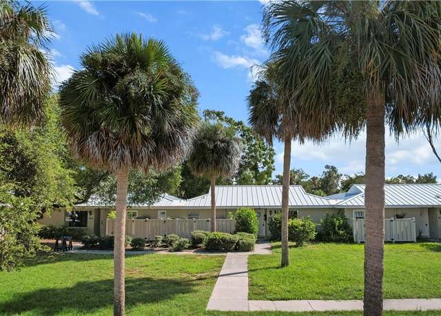 Property at 11286 W Bayshore Dr, Crystal River, FL 34429, 2 beds, 2 baths