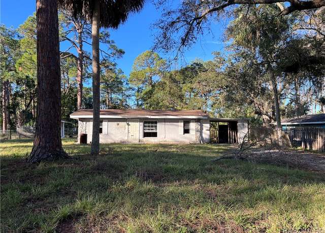 Property at 49 63rd St, Yankeetown, FL 34498, 3 beds, 1 bath