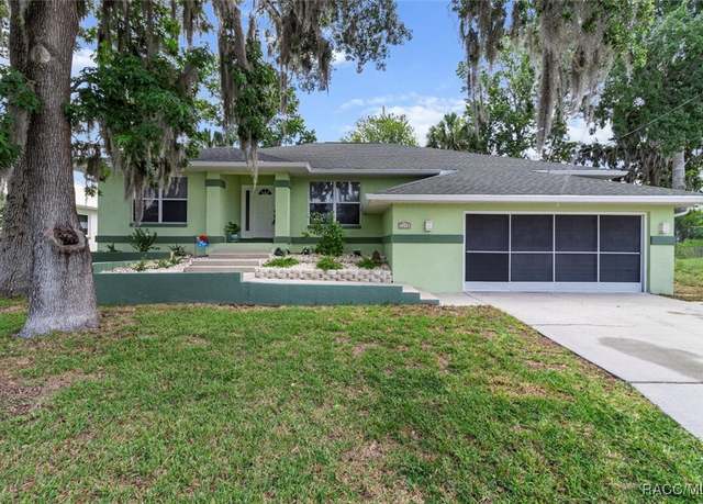 Property at 1203 SE 3rd Ave, Crystal River, FL 34429, 3 beds, 2 baths