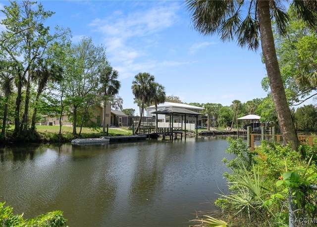 Property at 2184 N Watersedge Dr, Crystal River, FL 34429, 5 beds, 3 baths