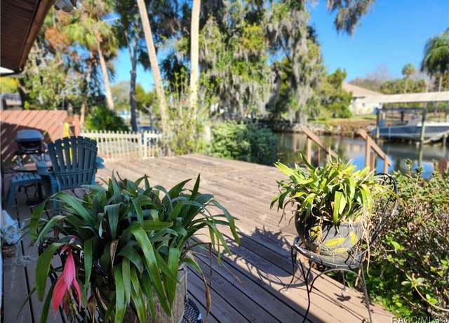 Property at 11583 W Riverhaven Dr, Homosassa, FL 34448, 3 beds, 2.5 baths