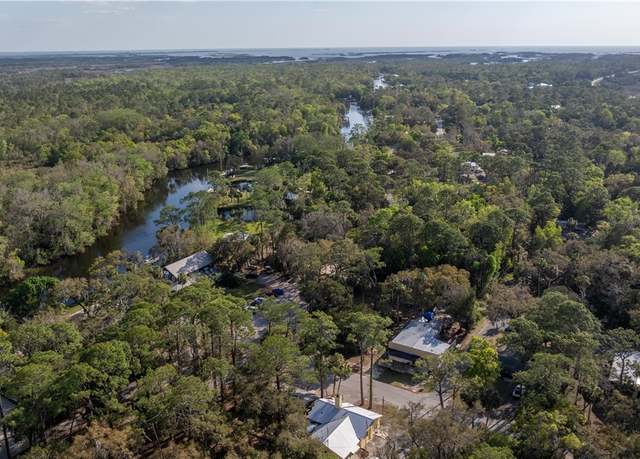 Property at 6206 Riverside Dr, Yankeetown, FL 34498, 1 bed, 1.5 baths