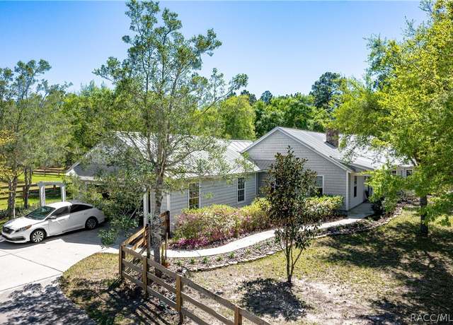 Property at 4210 W Horseshoe Dr, Beverly Hills, FL 34465, 3 beds, 2 baths