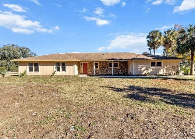 Property at 809 N Golf Course Dr, Crystal River, FL 34429, 3 beds, 2 baths