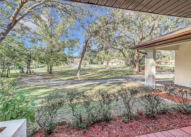 Property at 535 N Pompeo Ave, Crystal River, FL 34429, 3 beds, 2 baths