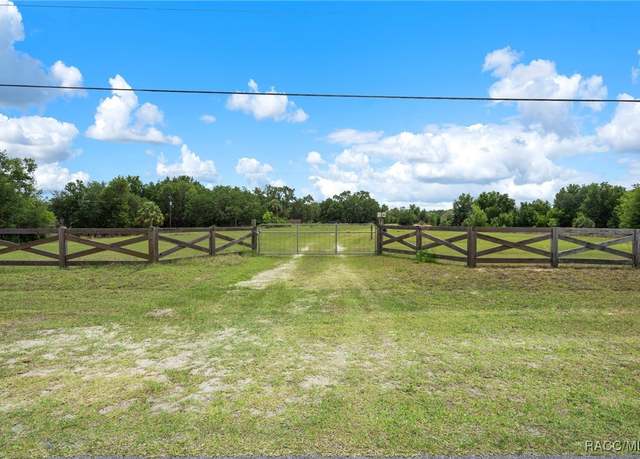 Property at 9034 W Emerald Oaks Dr, Crystal River, FL 34428