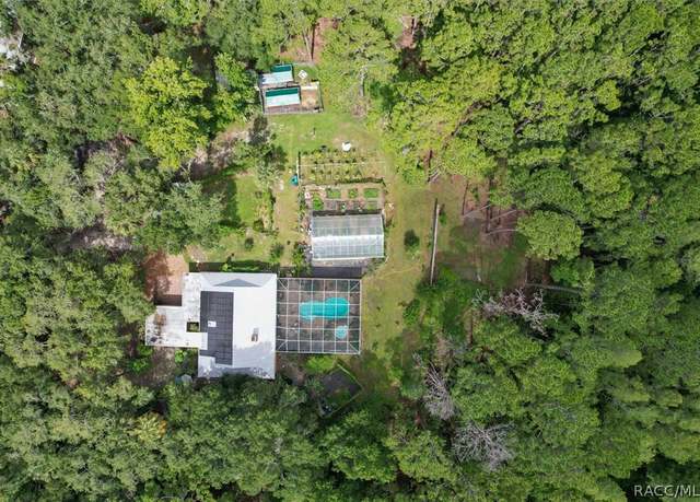Property at 8059 W Jonathan Ln #5, Crystal River, FL 34429, 3 beds, 2.5 baths